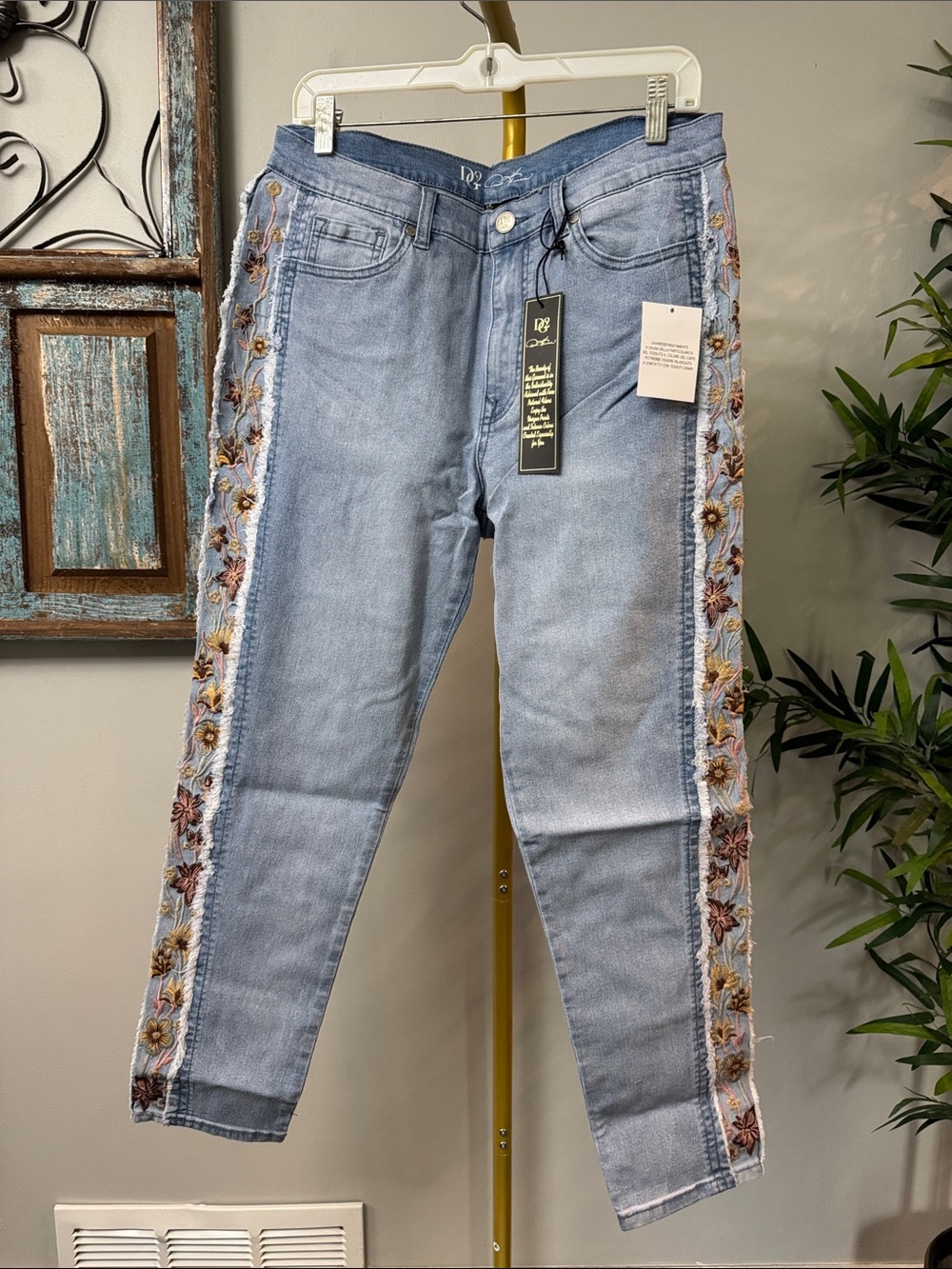 DG2 by Diane Gilman Light Blue ankle Jeans with Floral Side Embroidery NWT 14